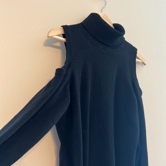 Summer and Sage cold shoulder top - Picture 2 of 2